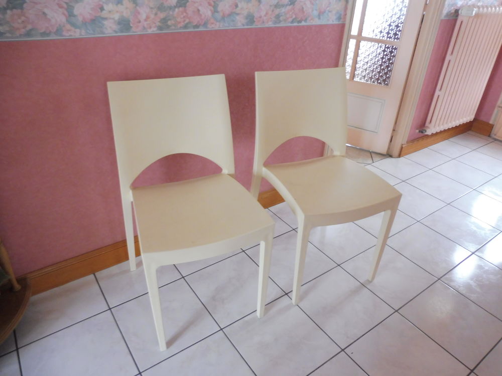 CHAISES    PLASTIQUE      GRANDSOLEIL 18 Laval (53)