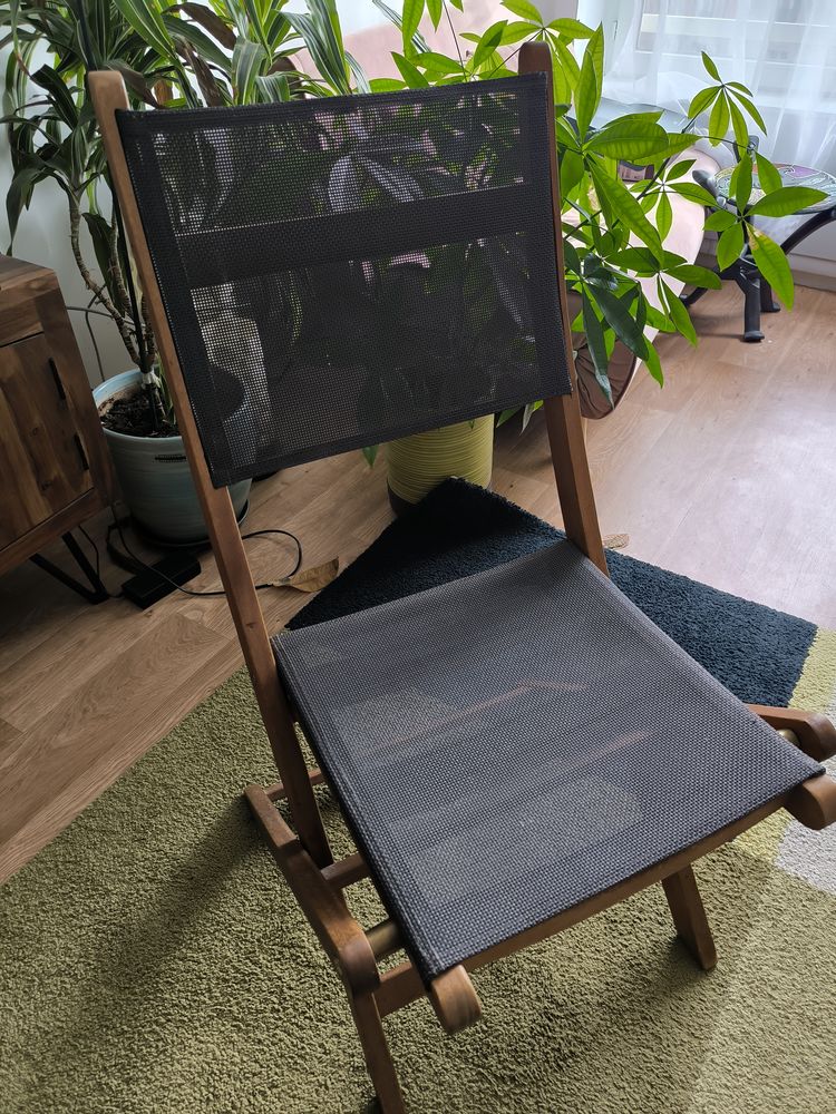 Lot 2 Chaises pliantes bois acacia et textil�ne noir. 70 Paris 14 (75)