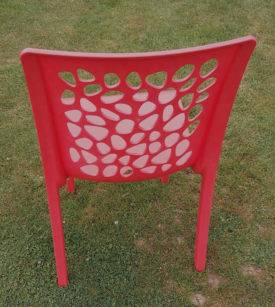 4 chaises pour int�rieur ou ext�rieur.
Jamais utilis�es
60 Reims (51)