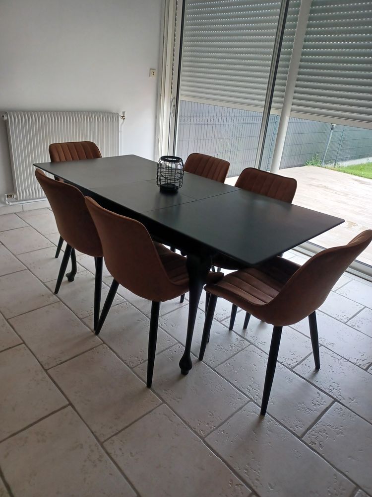 Chaises , quasi-neuf + table offerte 180 Saint-Pierre-l�s-Nemours (77)