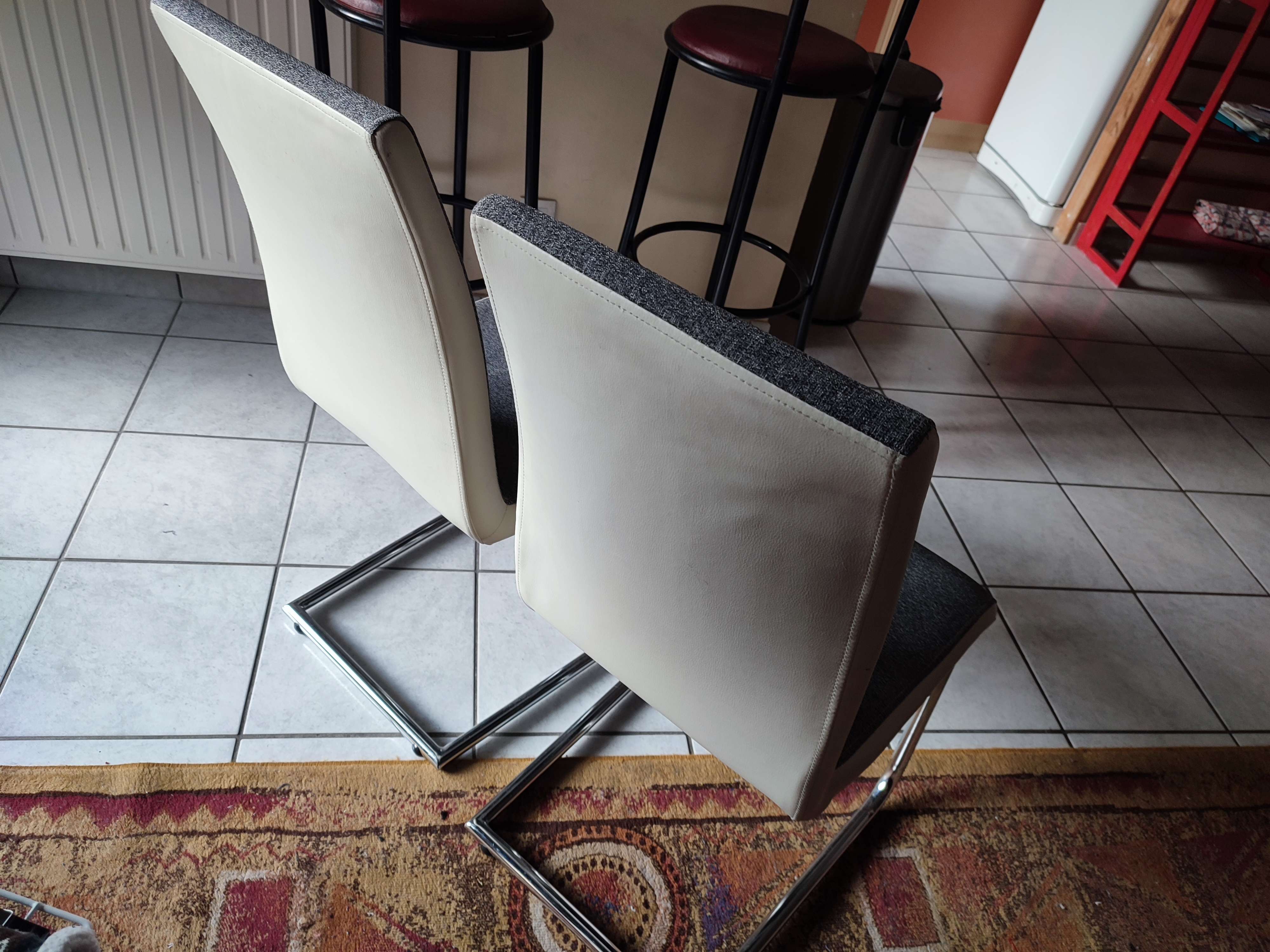 2 Chaises rembourr�es 15 Lyon 3 (69)