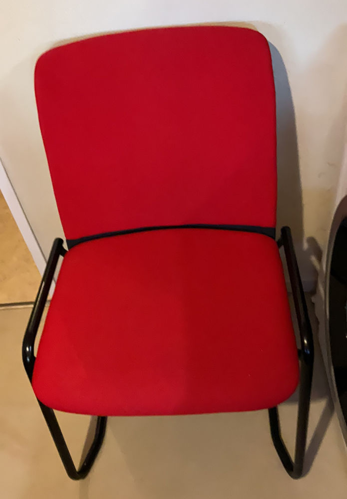 4 chaises rouge tr�s belle et tr�s confortable 100 Besan�on (25)