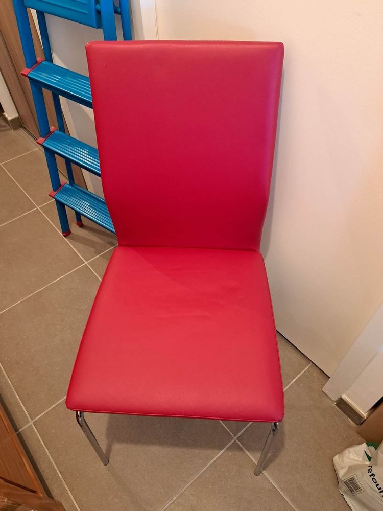 2 CHAISES ROUGE. 15 Rouess�-Vass� (72)