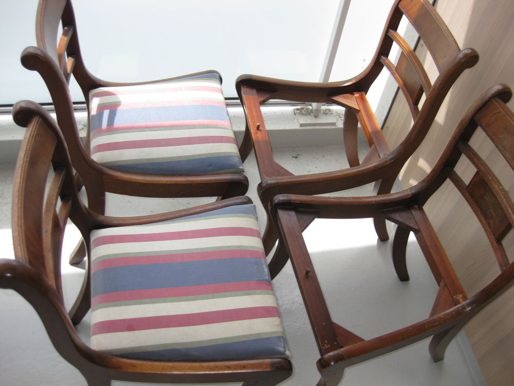 4 chaises rustiques vintages en bois massif + pied guéridon 40 Nanterre (92)