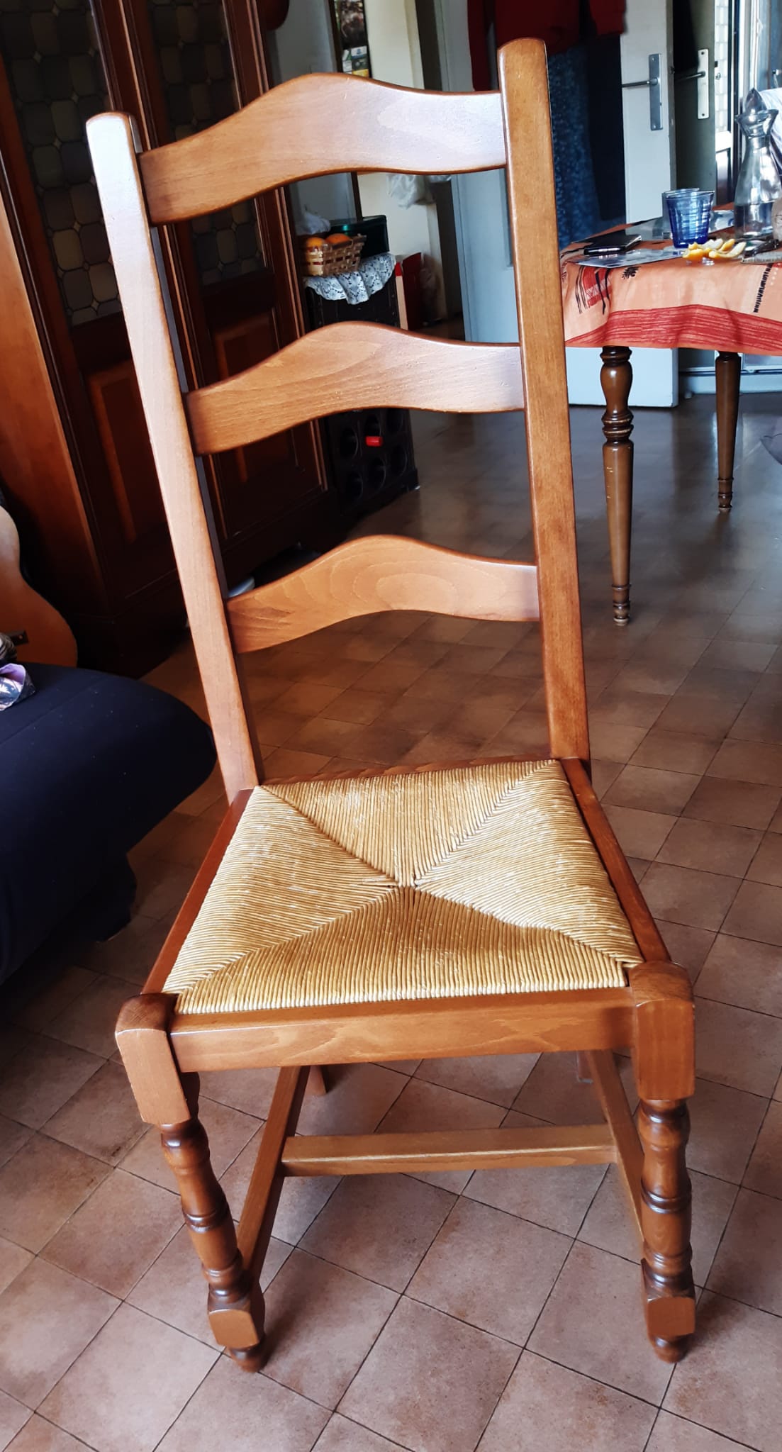 4 chaises de salle � manger paill�es BE, solides et stables 75 Toulon (83)