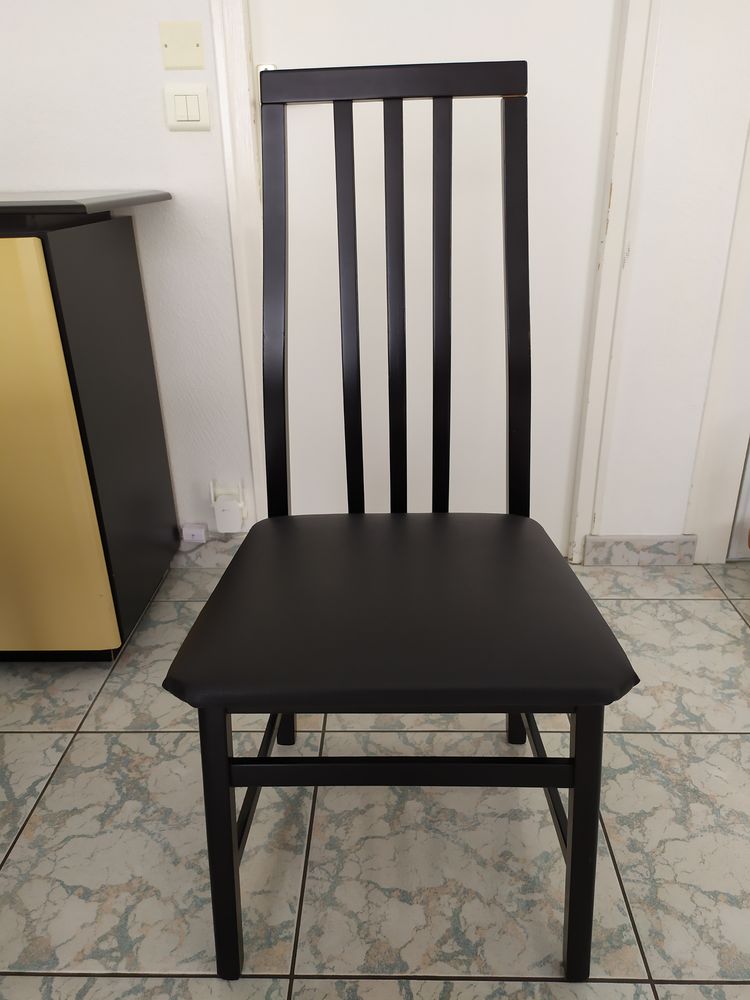4 chaises de salon noires en bois et similicuir 80 Thouaré-sur-Loire (44)