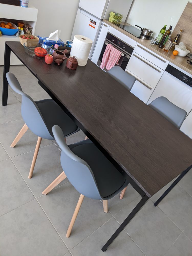 Lot de 4 chaises scandinaves �tat neuf. 200 Luynes (13)