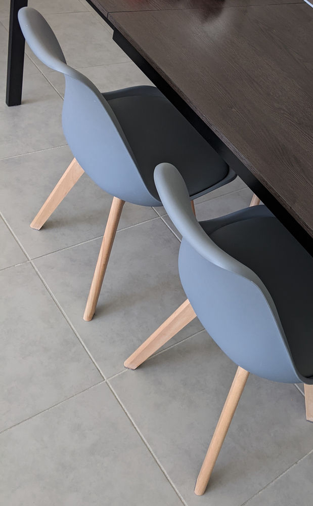 Lot de 2 chaises scandinaves �tat neuf. 110 Luynes (13)