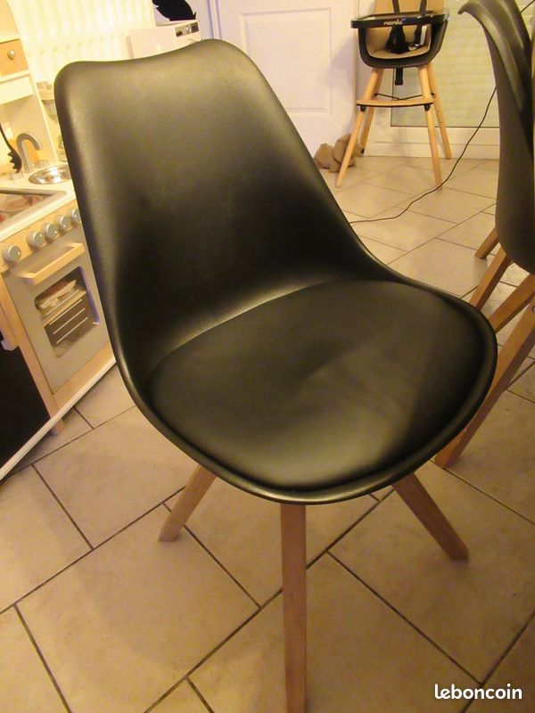 chaises scandinaves 150 Armenti�res (59)