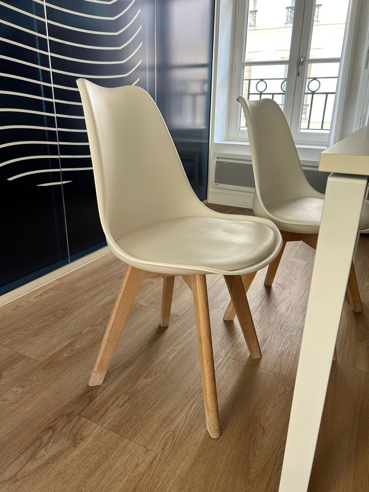 Lot de 18 chaises scandinaves 
10 Paris 7 (75)