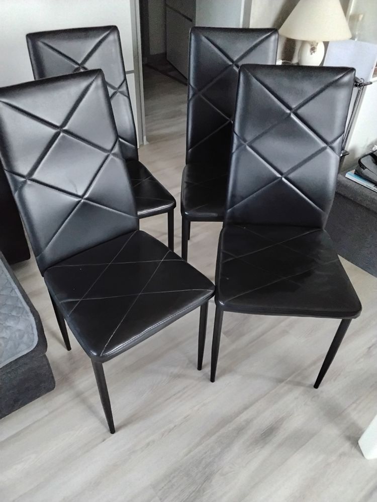 Lot de 4 chaises simili noir 50 Tr�bes (11)