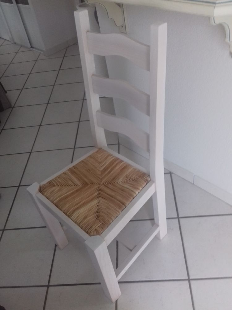  3 CHAISES SOLIDES 30 Villefontaine (38)