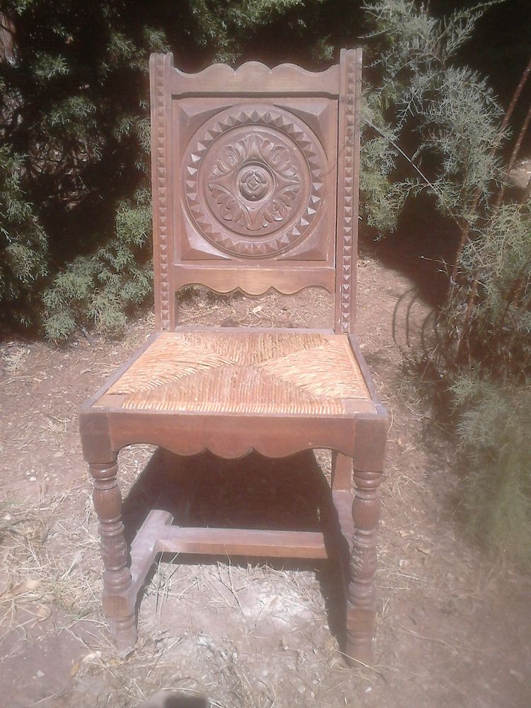 2 CHAISES de style BOIS massif, assise en cannisse 38 Draguignan (83)