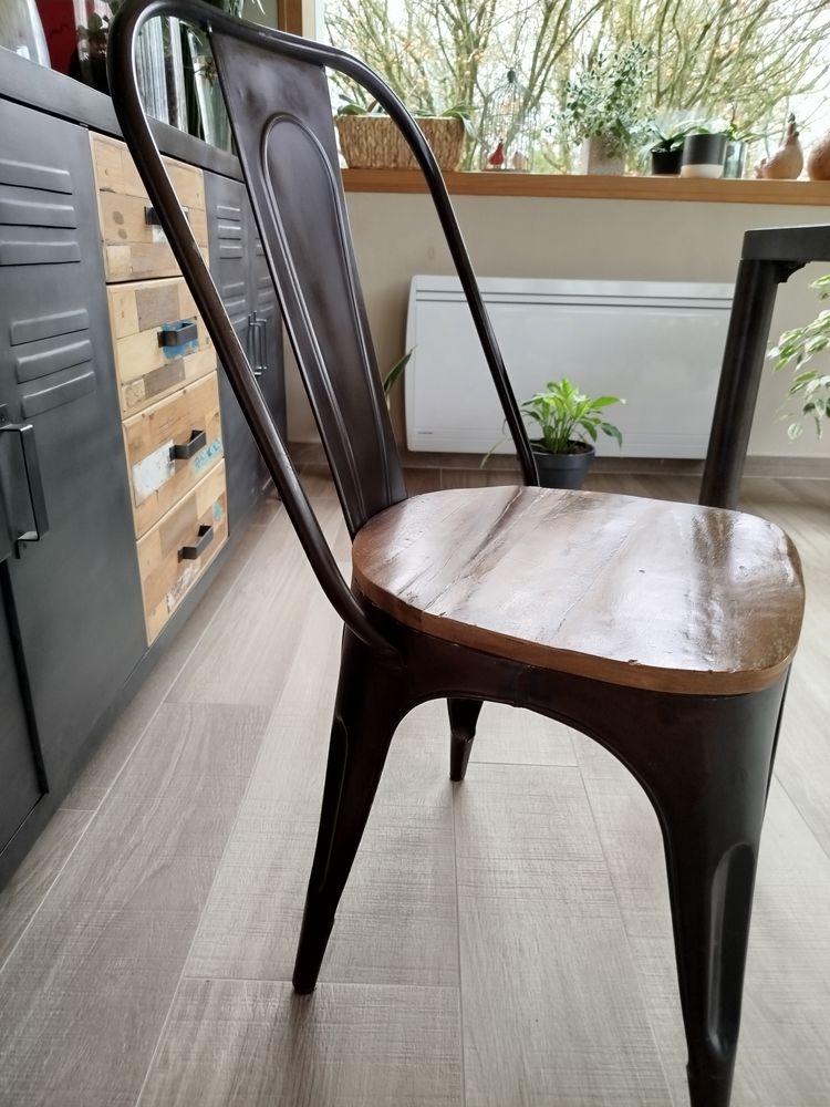 Lot 4 Chaises style industriel 175 Saint-Prouant (85)