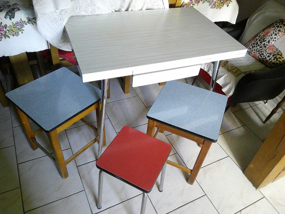 chaises et table en formica 30 Lingolsheim (67)