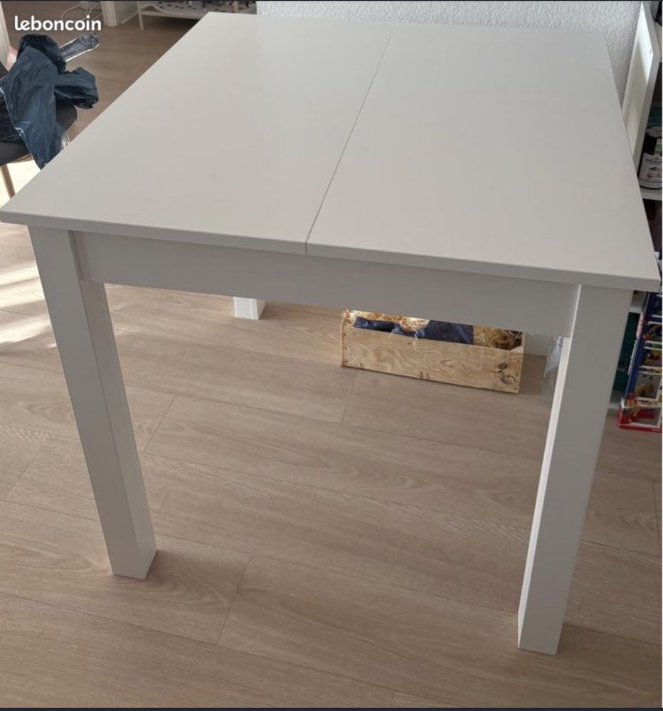 Chaises  + table 120 Villeneuve-Tolosane (31)