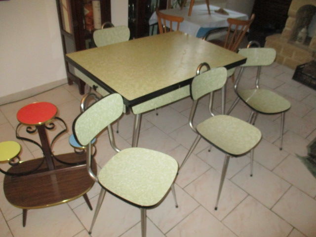 chaises tables et tabourets en formica vintage  28 Lingolsheim (67)