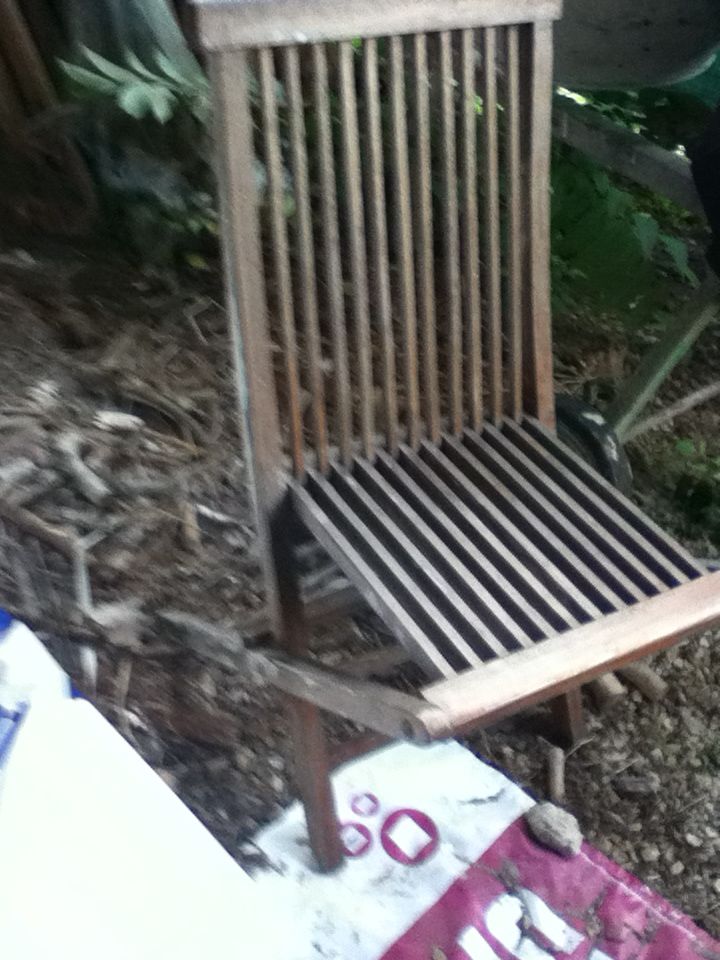 5 CHAISES EN TECK A RENOVER VENDU PAR LOT DE 5 0 Saint-Savin (38)