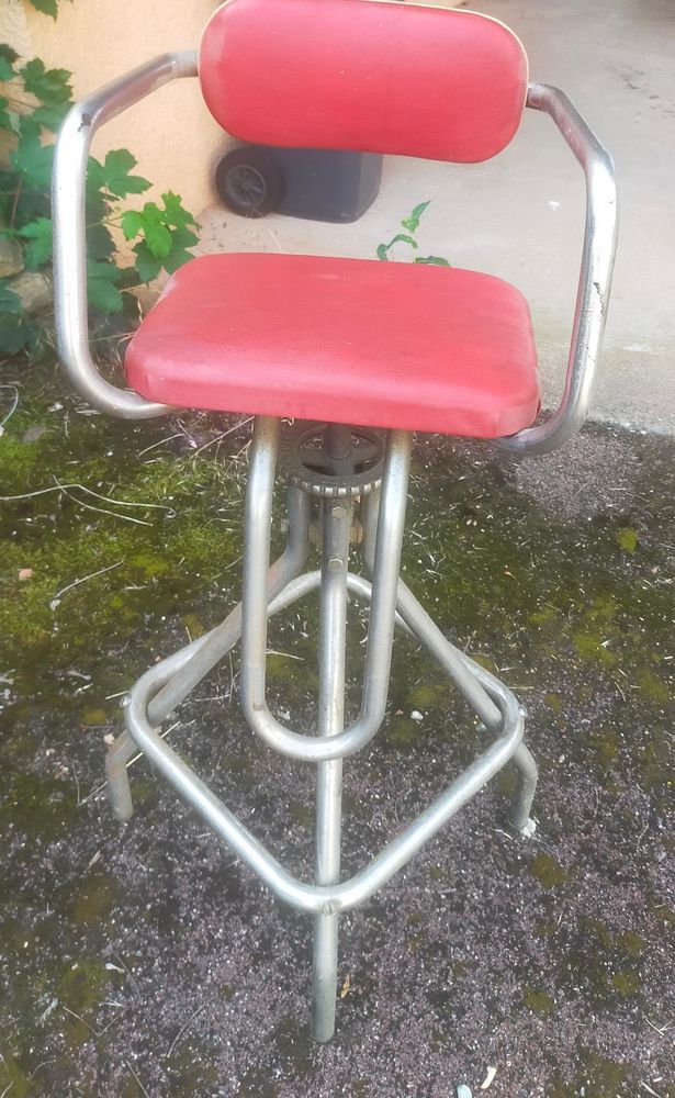 Lot de chaises. A venir chercher. 0 Saint-Jean-le-Vieux (01)