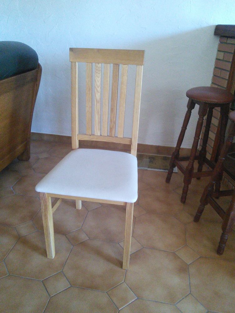 4 chaises 80 Saleilles (66)