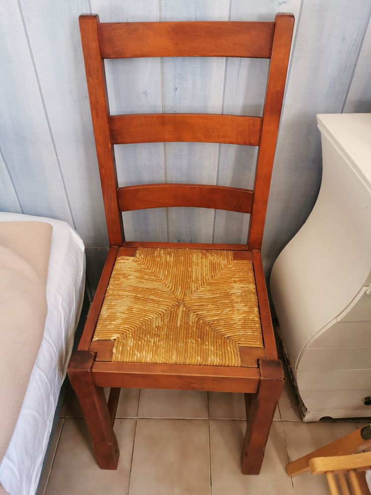 LOT DE 4 CHAISES 40 Lunel (34)