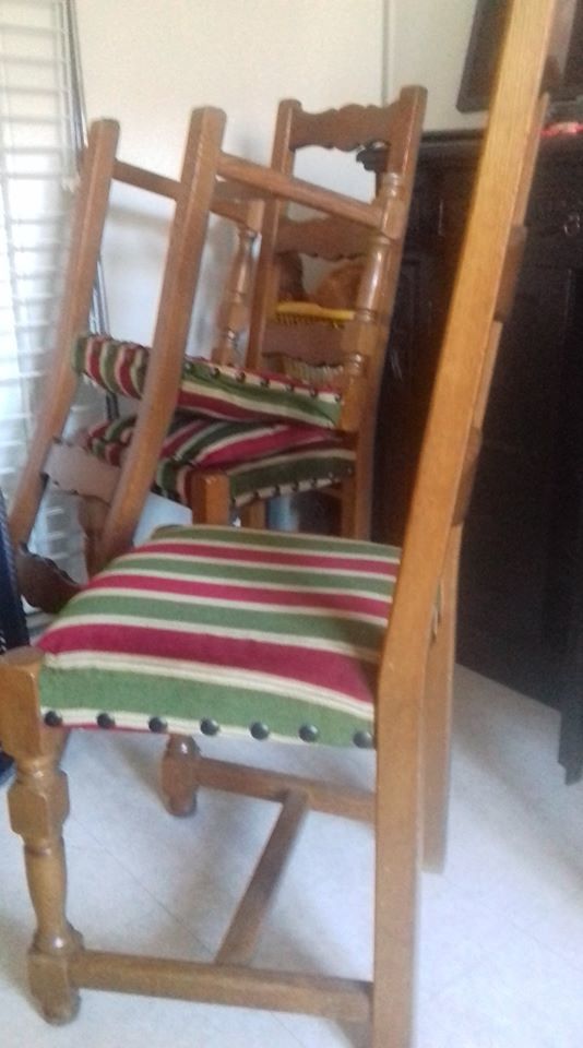 4 chaises 0 Tenay (01)