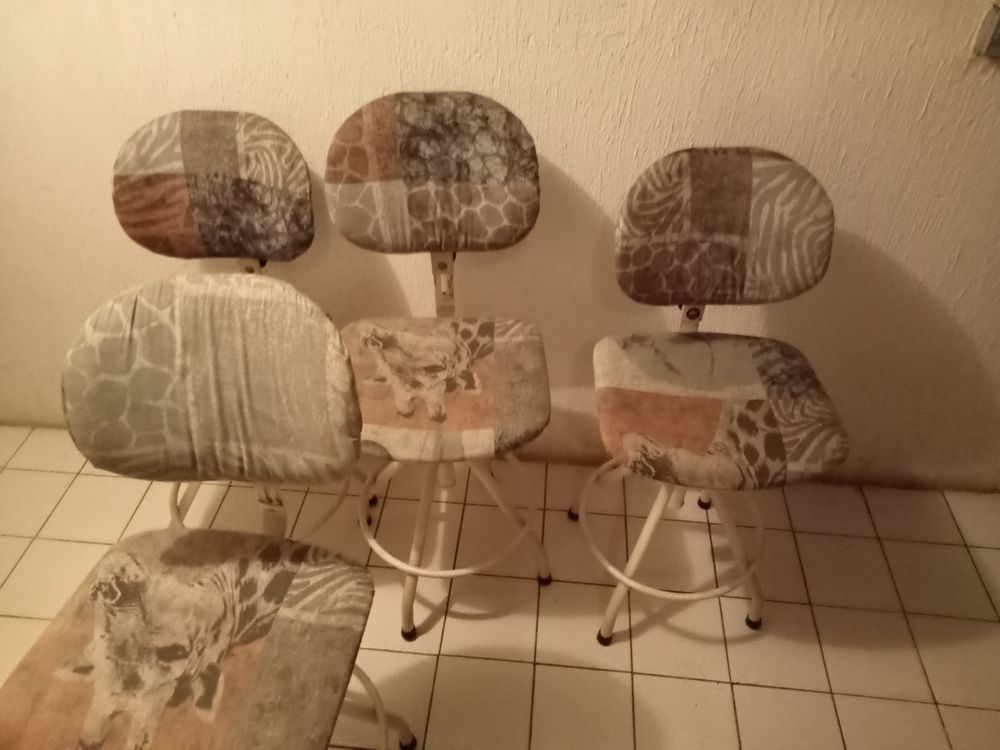 4 chaises 30 Bonvillet (88)