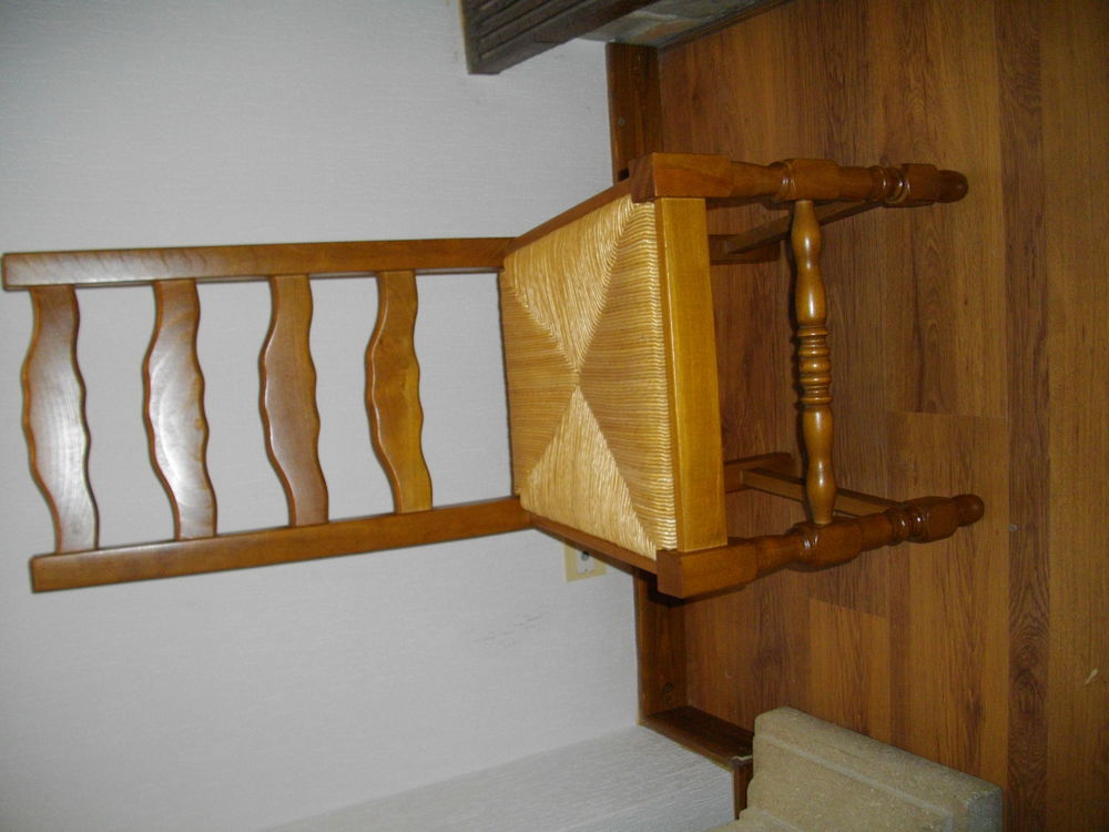 4 chaises 120 Pierrevert (04)