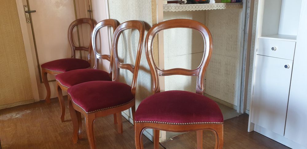 lot de 4 chaises 120 Saint-L�on-sur-l'Isle (24)