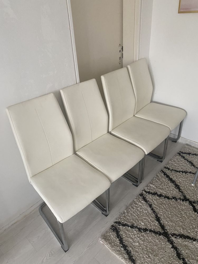 lot de 4 chaises 60 Saint-Jean-de-Braye (45)