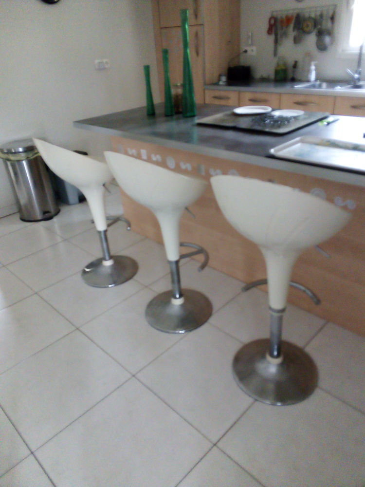 Lot de 3 chaises de bar . 50 Le Bugue (24)