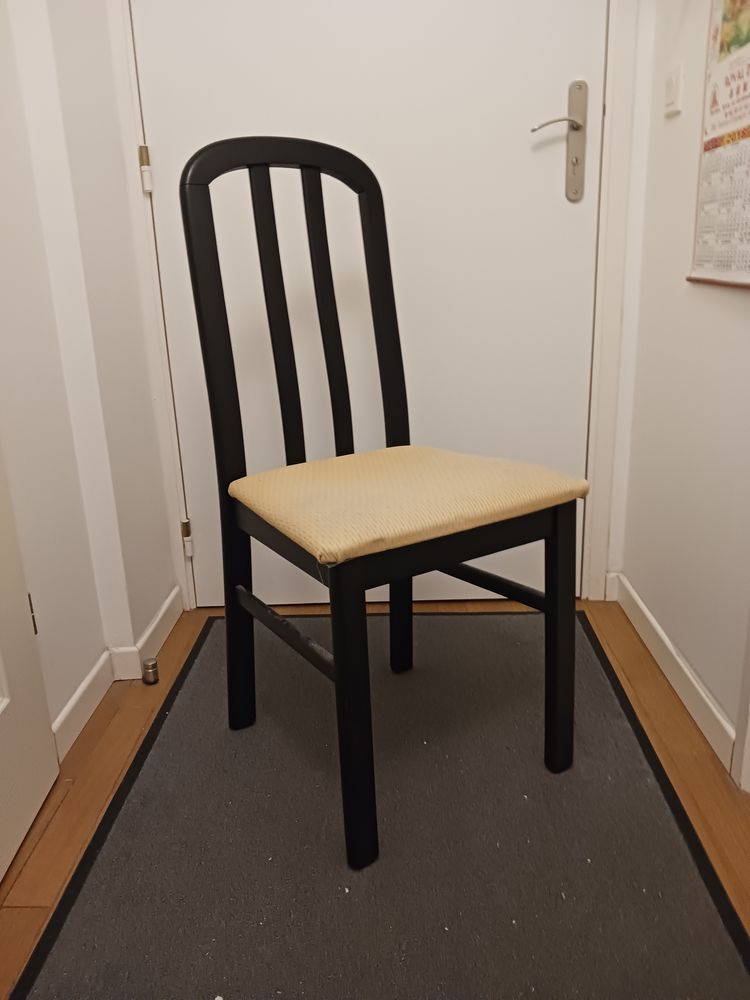 Chaises. 15 Carri�res-sous-Poissy (78)