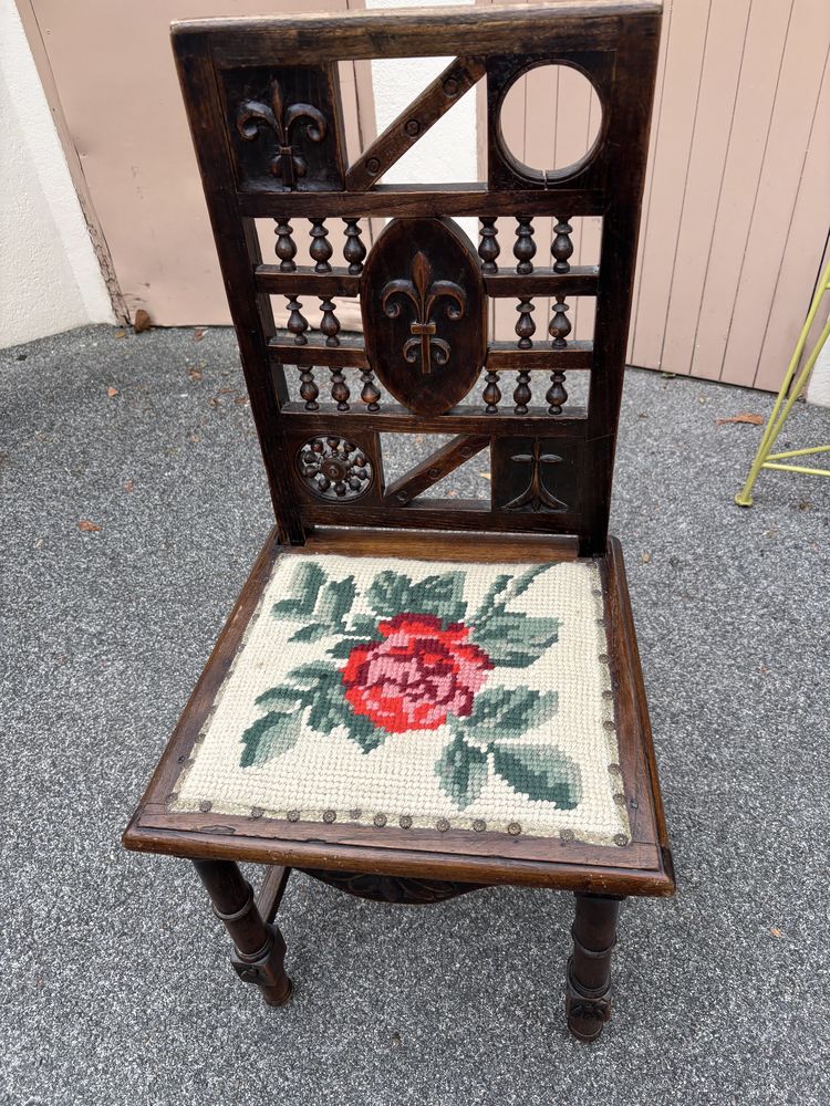 Chaises 5 Saint-Rapha�l (83)