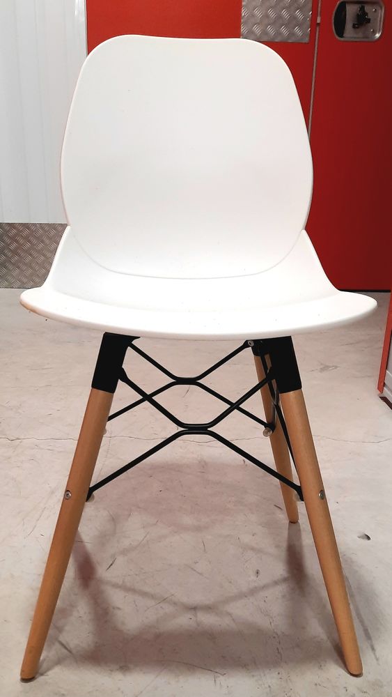 Lot de 2 chaises 20 Villeneuve-Loubet (06)