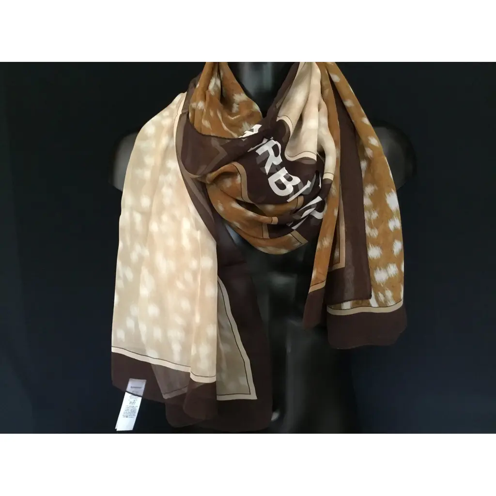 Ch�le Burberry London England - Mousseline de Soie 350 Versailles (78)