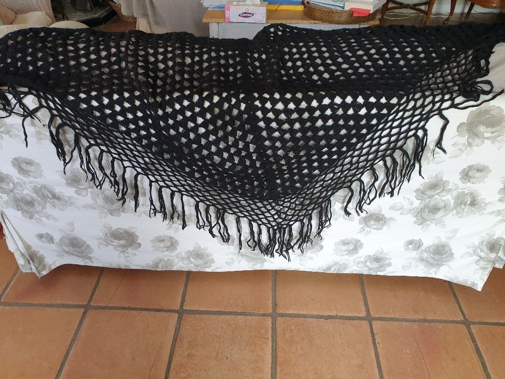 2 ch�les vintage : 1 noir et 1 blanc 8 Mouxy (73)