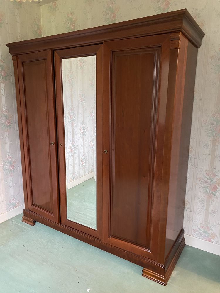 Une chambre lit + armoire merisier
900 Sainte-Solange (18)