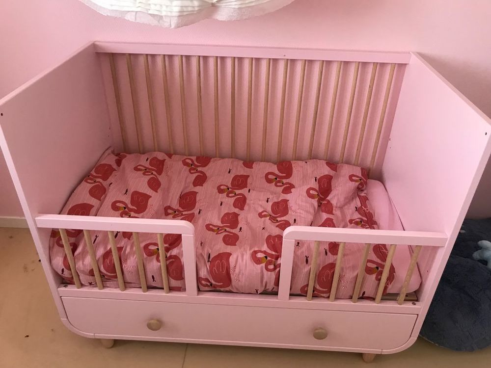 chambre b�b� rose 390 �vian-les-Bains (74)