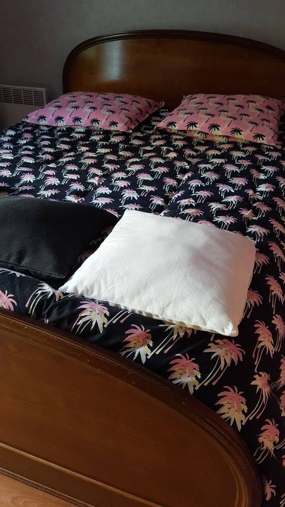 Chambre compl�te :
Armoire 
Lit
Chevet 120 Dieudonn� (60)