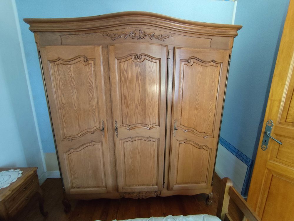Chambre compl�te armoire, lit, chevets. 160 Yainville (76)