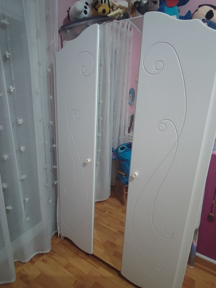 Chambre compl�te  blanche tr�s bon �tat a d�battre 400 L�signy (77)