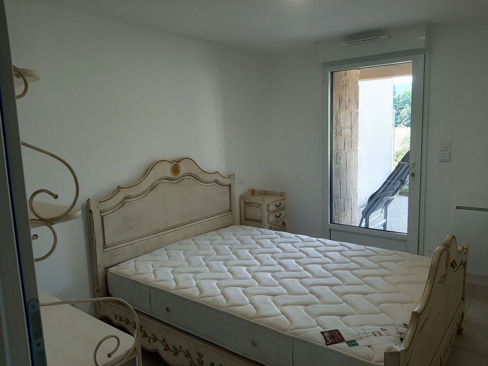 Chambre compl�te (lit, literie, chevets, �tag�re) 600 Campagnac (12)
