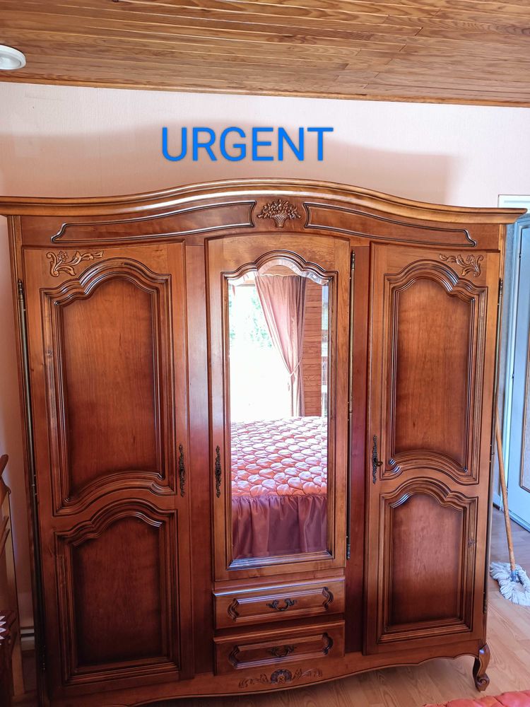 chambre compl�te en merisier en excellent �tat �     r�cup�rer sur place du 2 au 10 mai uniquement n'h�sitez pas �     me contacter 500 Valu�jols (15)