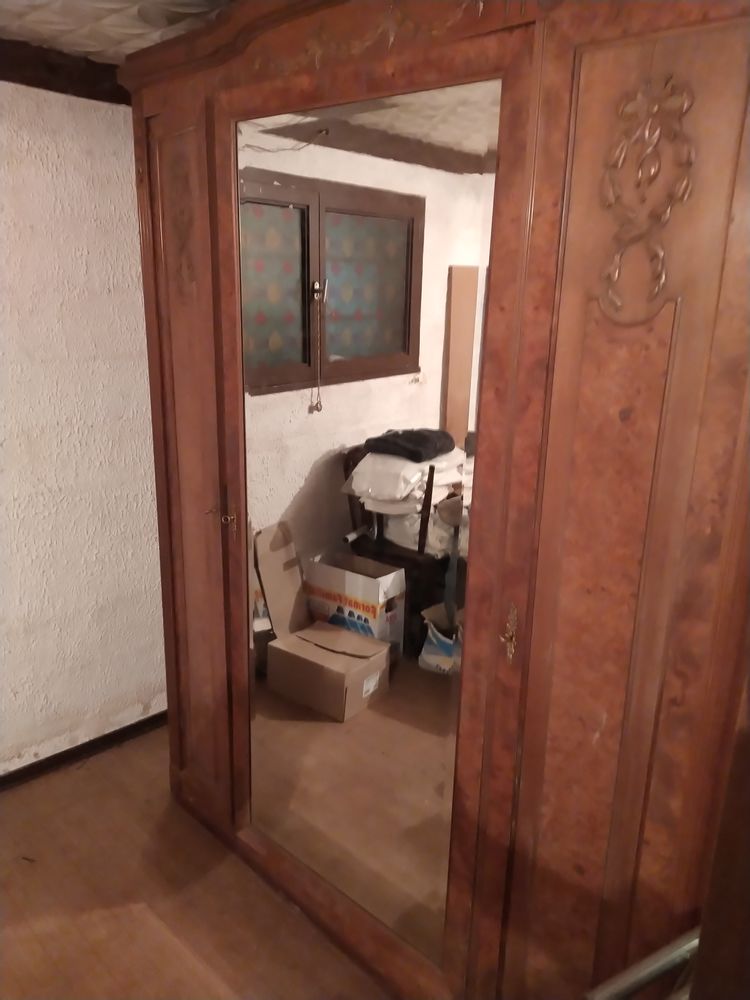 Chambre � coucher ancienne avec motifs cisel�s mains 350 Saint-Nabord (88)