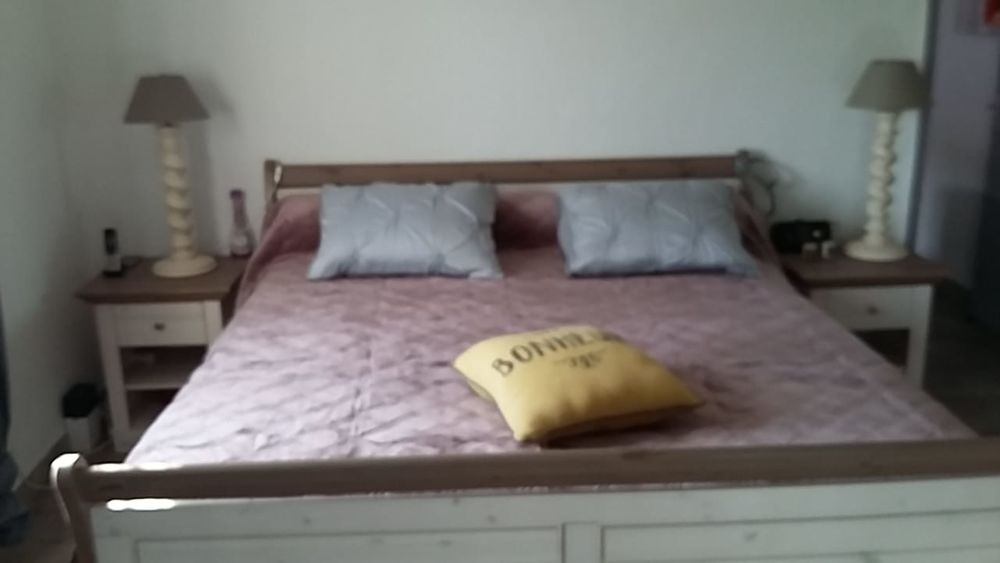 CHAMBRE A COUCHER KING-SIZE COMPLETE. 0 Trans-en-Provence (83)