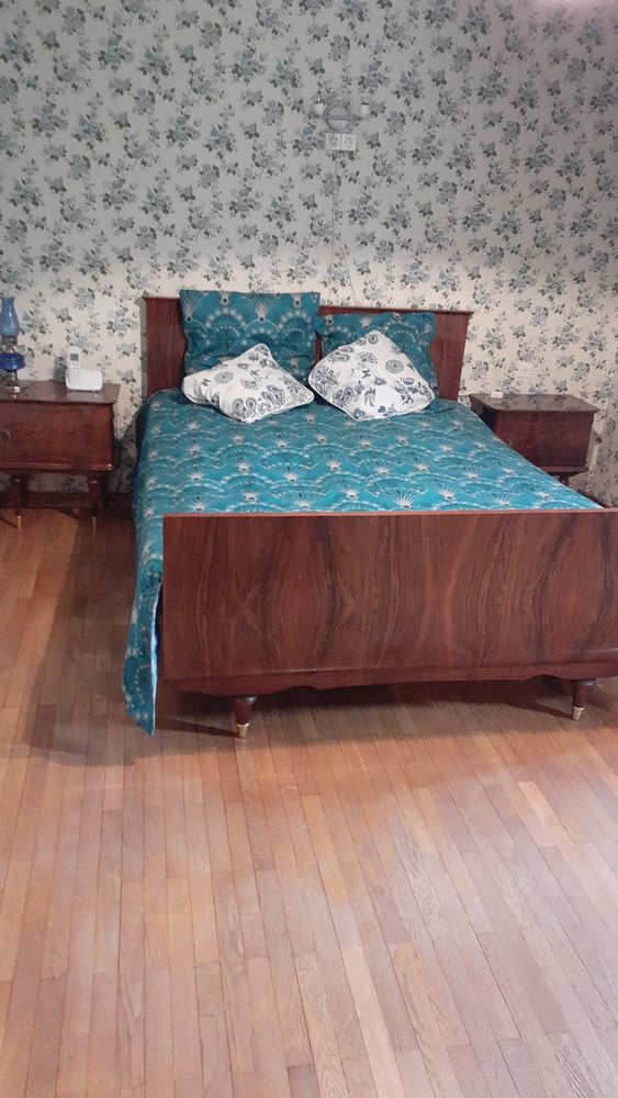 Chambre � coucher  loupe de noyer vernis 150 Moirans (38)