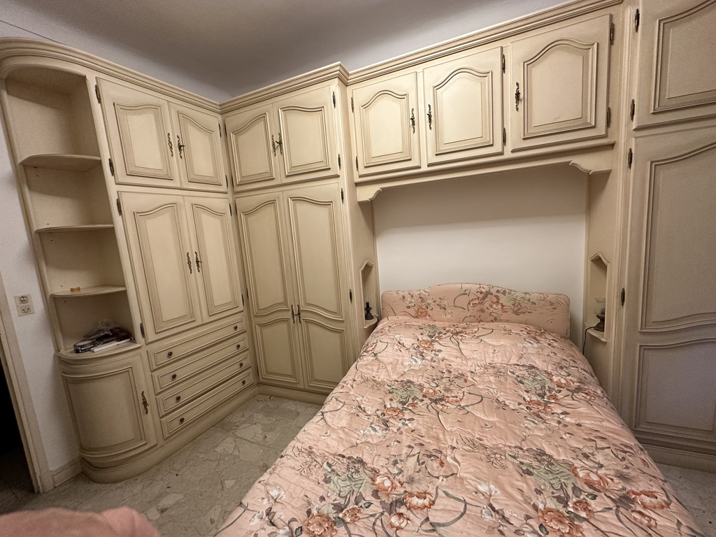 Chambre � coucher. Meuble  pont  Style Louis XV 800 Beausoleil (06)