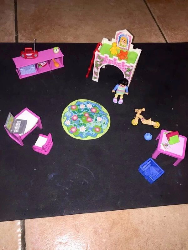 Chambre d enfant playmobil 9270 en tbe � 10 euros
10 Laura�t (32)