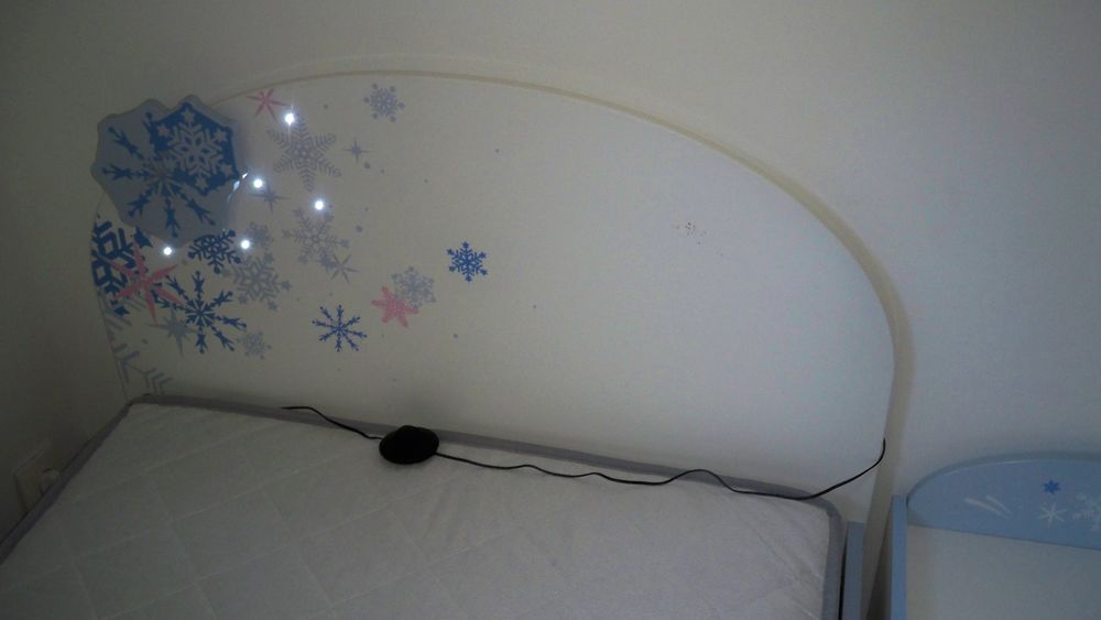 Chambre fille, lit + sommier + chevet + armoire 300 Le Faou�t (56)