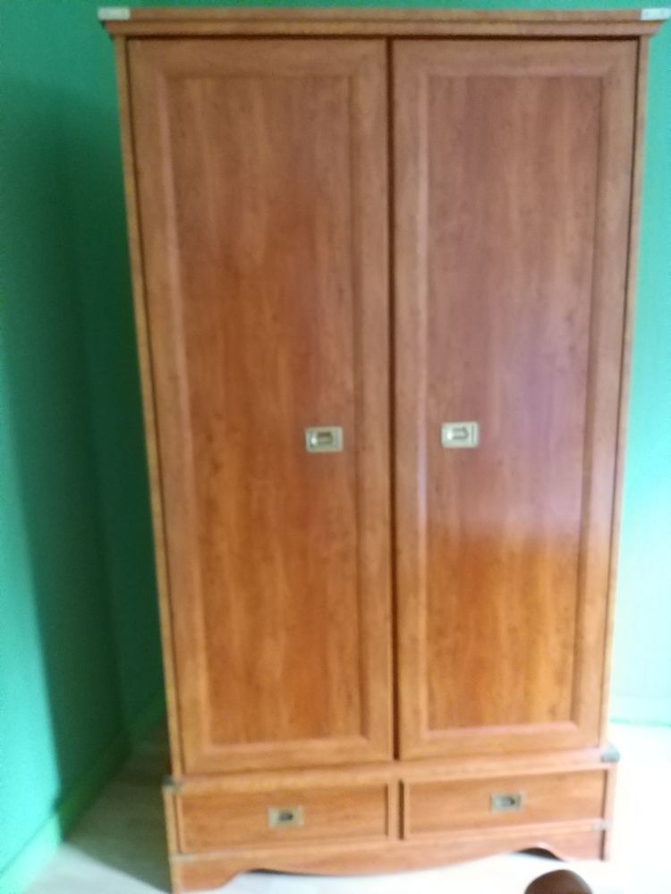 chambre une personne : lit avec sommier et armoire 99 Saint-Nazaire (44)